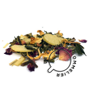 Groene thee, witte thee, kaneel, sinaasappelschil, citroengras, aroma, rozenblaadjes, cacaodoppen.