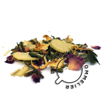 Groene thee, witte thee, kaneel, sinaasappelschil, citroengras, aroma, rozenblaadjes, cacaodoppen.