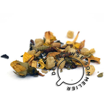 Gekonfijte gemberblokjes, appel, gember, braamblad, kaneel, sinaasappelbloesem, citroenmelisse, aroma, gele rozenknopjes, verveine, zonnebloembloesem, ijzerhard.