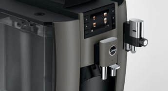 Jura bean-to-cup volautomatische koffiemachine. Close-up.