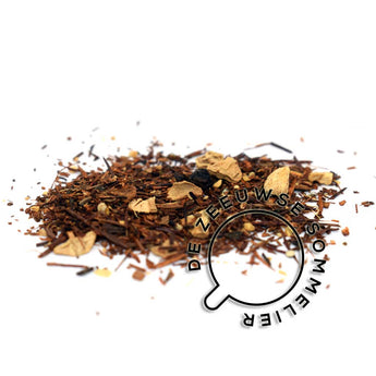 Aangenaam kruidig en verwarmend. Vooral in de koude tijden jaargetijden. Deze rooibos is verrijkt met chai-kruiden, zoals, gember, kaneel, peper, zoethout en zoete vanille. Deze chai melange is gemaakt van Rooibos dus zonder cafeine.