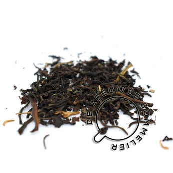 Hoogwaardige thee uit van de plantage Nudwa, in de regio Dibrugargh, India. Een uitgelezen, middelzware Assam uit de beste pluk (second flush), met veel gouden tips (Tippy, Golden).
