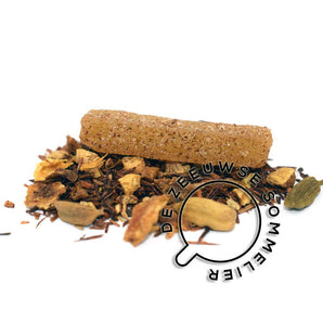 Sinaasappel, gember en kardemom: Deze rooibos is natuurlijk kruidig van smaak maar heeft ook een heerlijk sinaasappelaroma en bevat grote gember-sticks. Ingrediënten: rooibos, gember sticks, kardemom, sinaasappelschil, aroma.