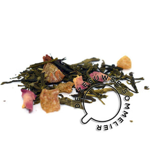 Groene thee, stukjes peer, aroma, rozenblaadjes.
